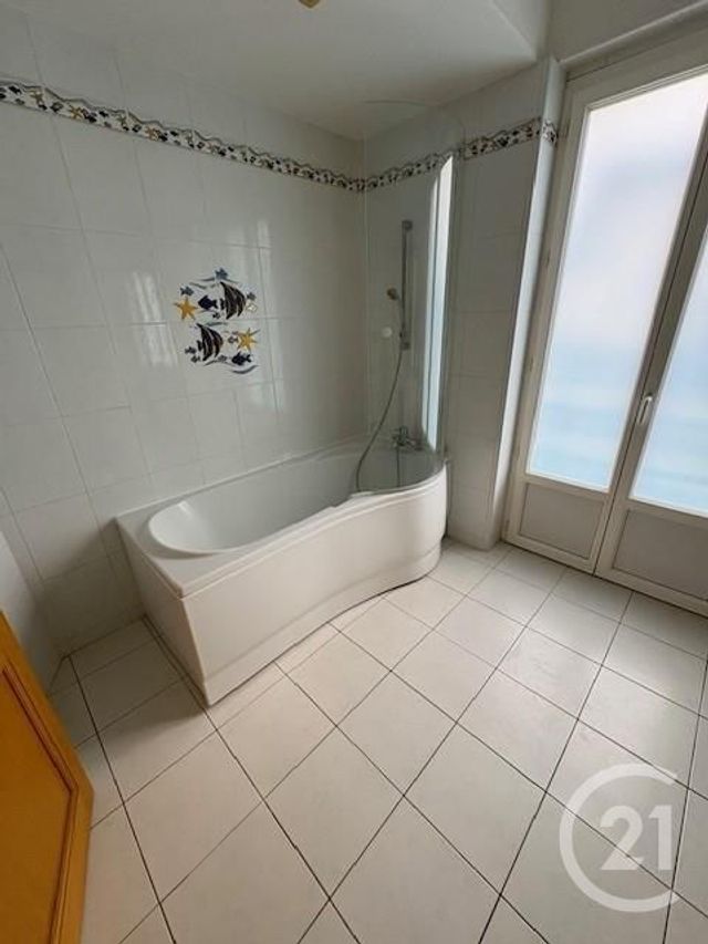 maison à louer - 5 pièces - 140.0 m2 - MONTPON MENESTEROL - 24 - AQUITAINE - Century 21 Vallée De L'Isle