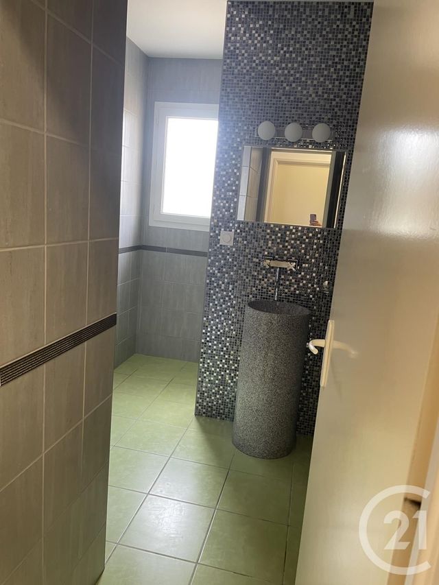 maison à louer - 4 pièces - 84.1 m2 - ST SEURIN SUR L ISLE - 33 - AQUITAINE - Century 21 Vallée De L'Isle