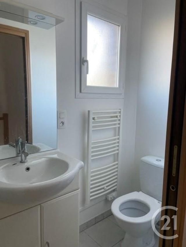 Appartement à louer - 3 pièces - 47.0 m2 - MONTPON MENESTEROL - 24 - AQUITAINE - Century 21 Vallée De L'Isle